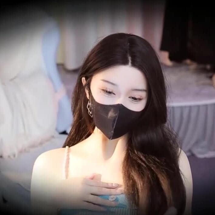 清清睡不醒火箭福利ASMR 蹲着帮宝贝.....